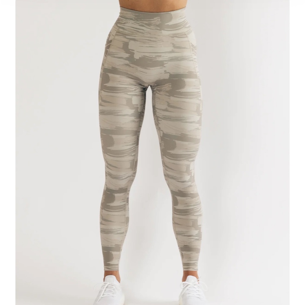 Alphalete leggings new never opened surface pocket leggings